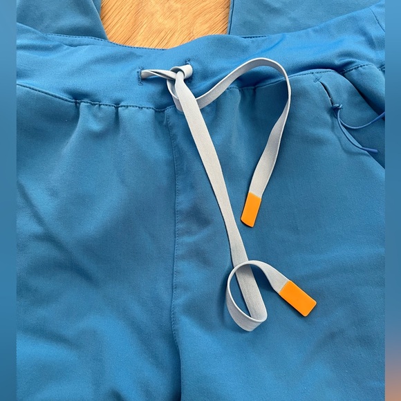 FIGS CAPRI BLUE PANTS/TOP SET - Picture 6 of 10